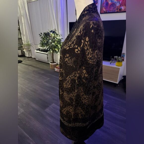 Gorgeous, black and gold layering jacket perfect the holidays - Picture 4 of 4